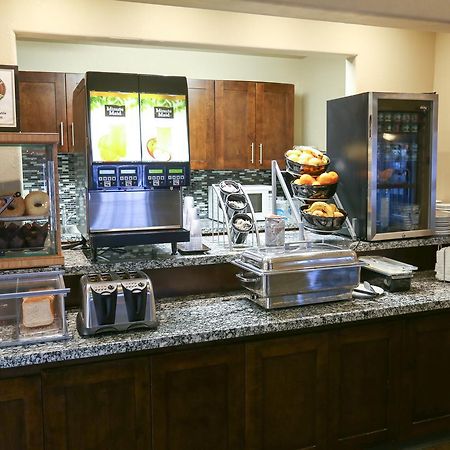 Days Inn By Wyndham Calgary Airport Bagian luar foto