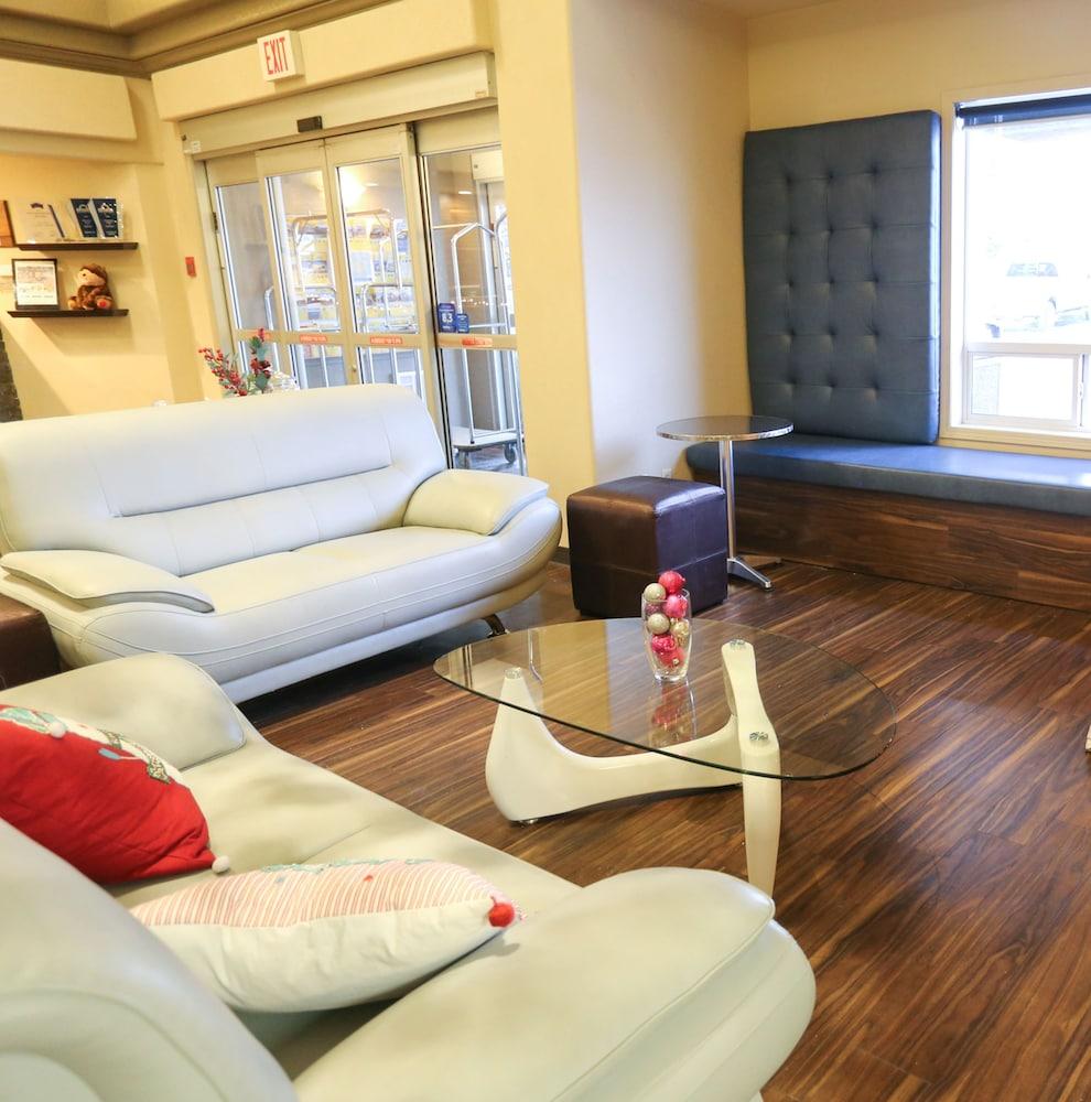 Days Inn By Wyndham Calgary Airport Bagian luar foto