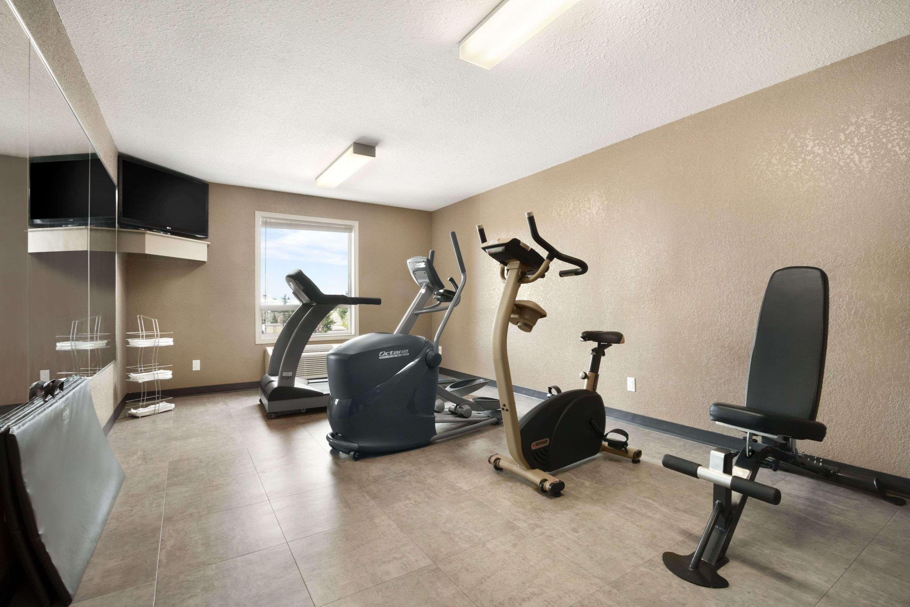 Days Inn By Wyndham Calgary Airport Bagian luar foto