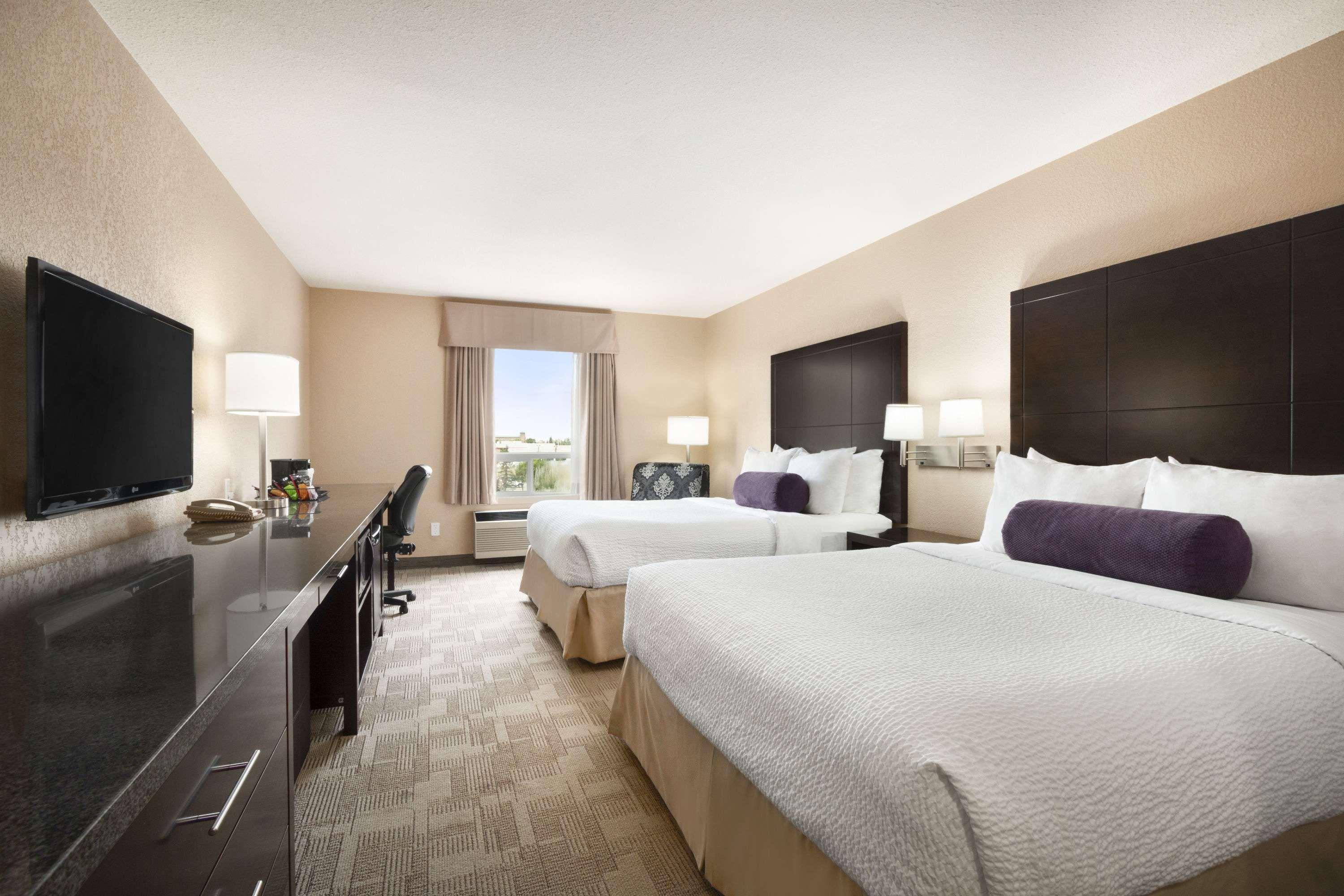 Days Inn By Wyndham Calgary Airport Bagian luar foto