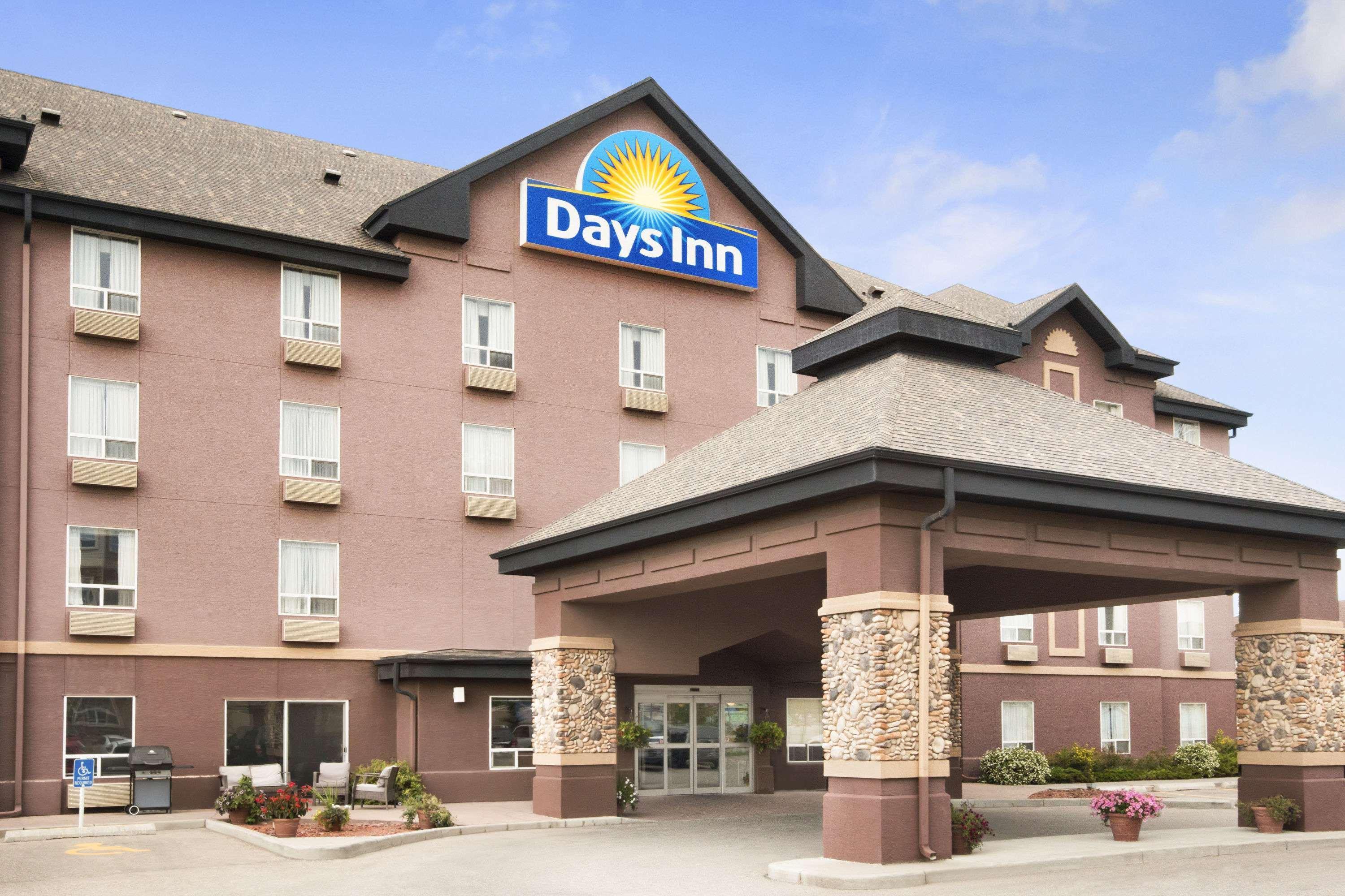 Days Inn By Wyndham Calgary Airport Bagian luar foto