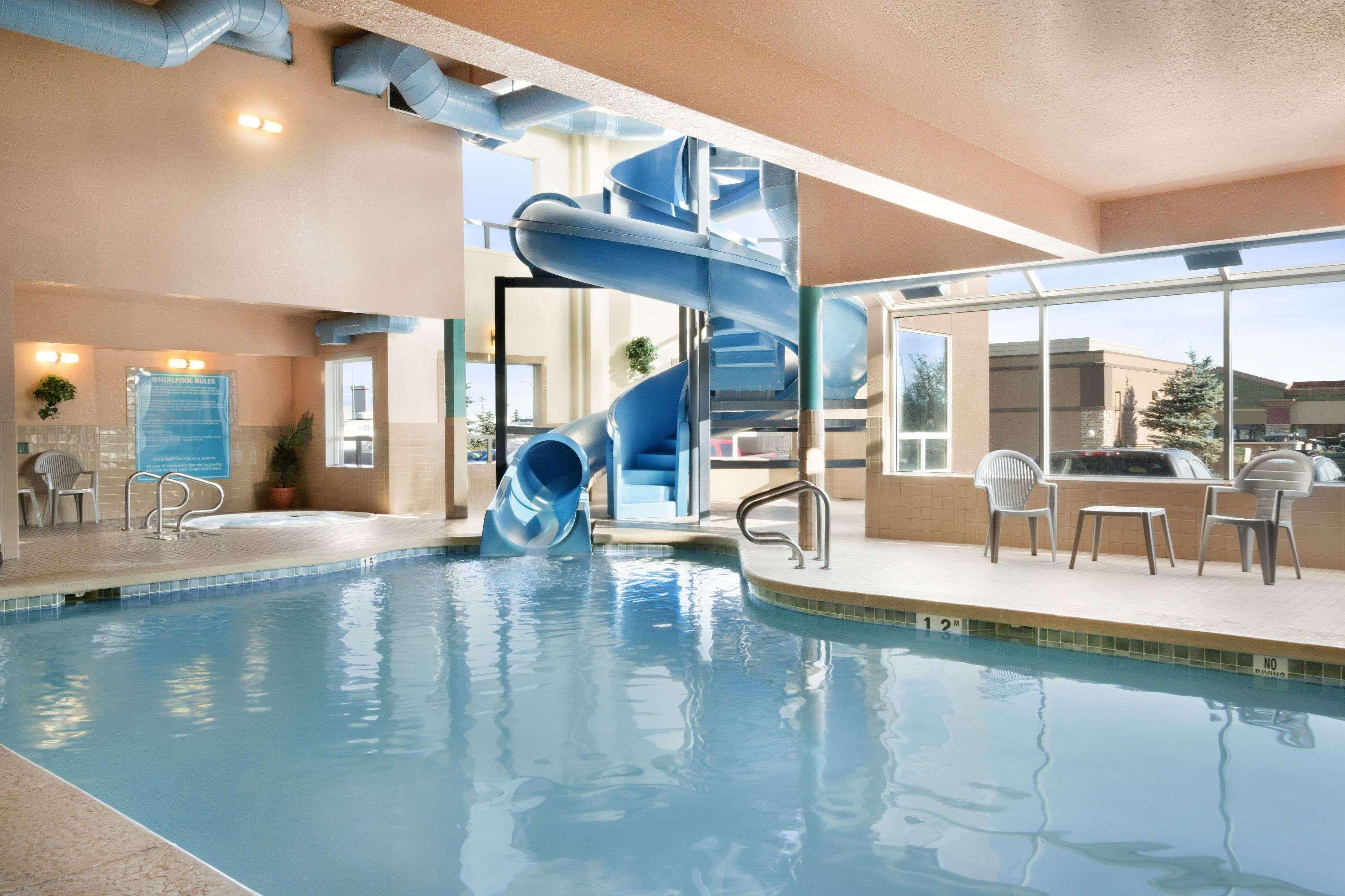 Days Inn By Wyndham Calgary Airport Bagian luar foto