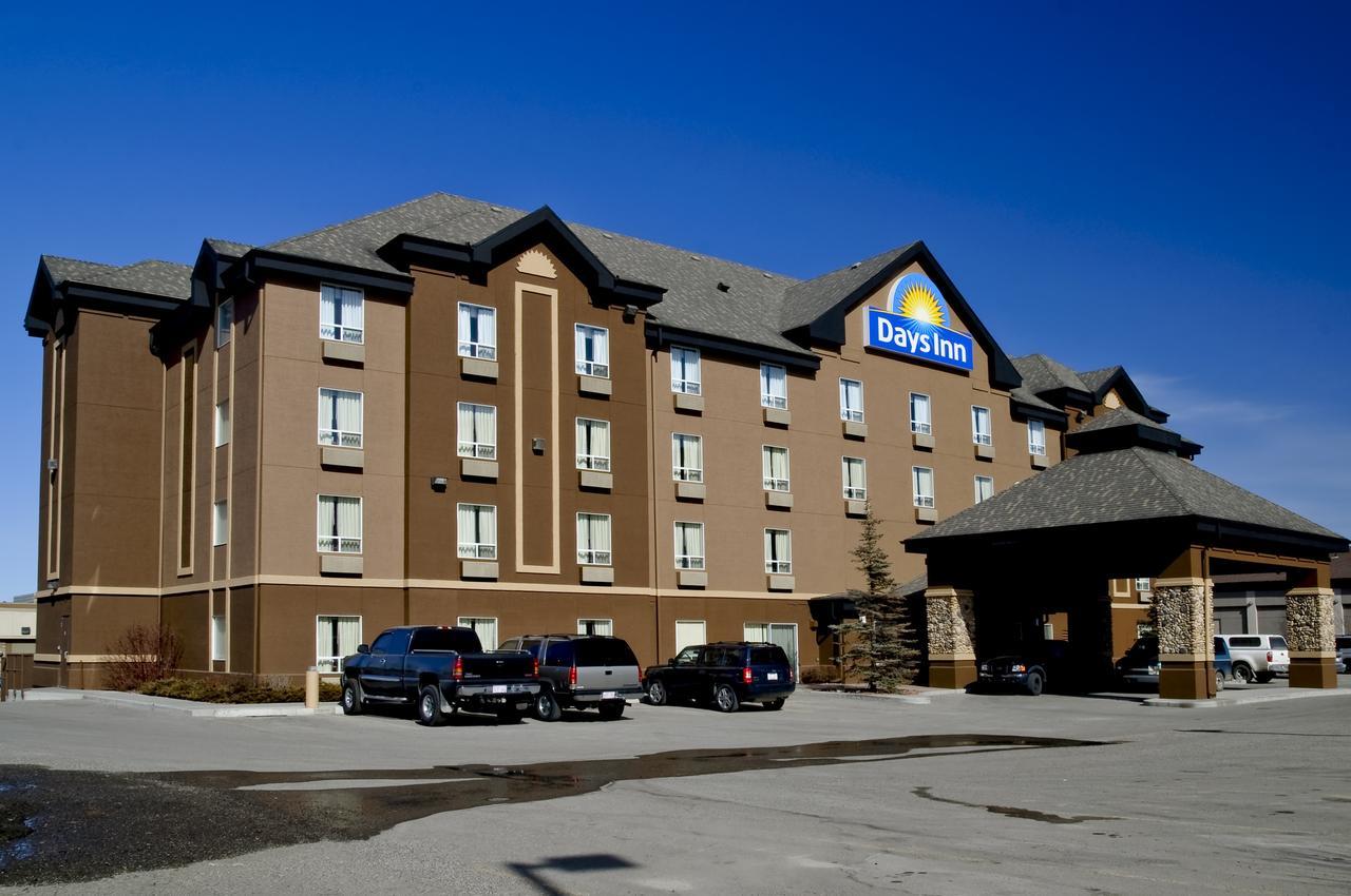 Days Inn By Wyndham Calgary Airport Bagian luar foto