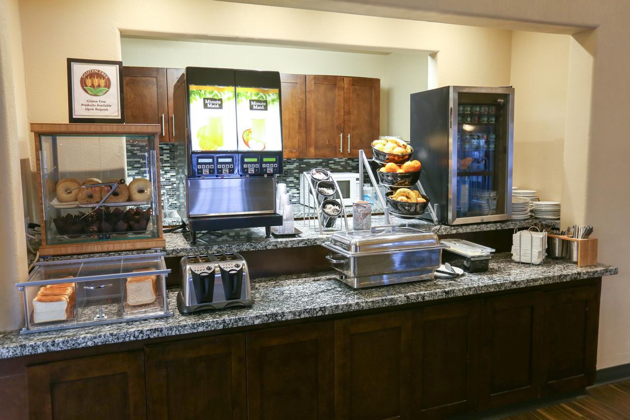 Days Inn By Wyndham Calgary Airport Bagian luar foto