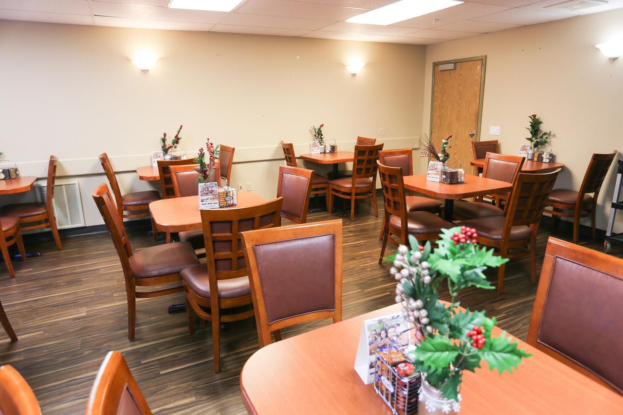 Days Inn By Wyndham Calgary Airport Bagian luar foto