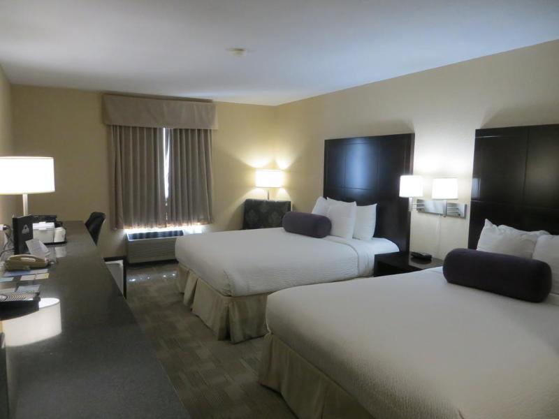 Days Inn By Wyndham Calgary Airport Bagian luar foto