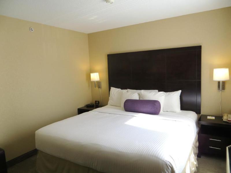 Days Inn By Wyndham Calgary Airport Bagian luar foto